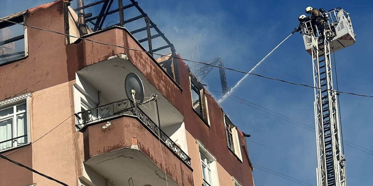 Esenyurt'ta 5 katlı binada çıkan yangın söndürüldü