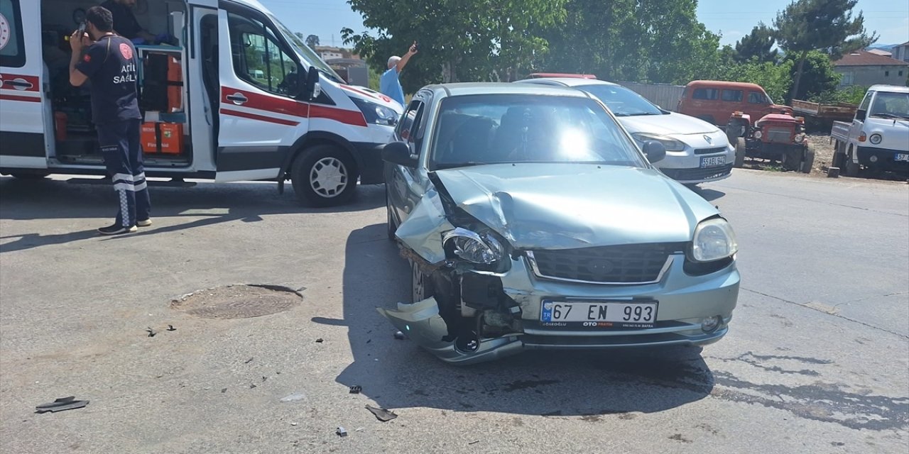 Samsun’da iki otomobilin çarpışması sonucu 4 kişi yaralandı