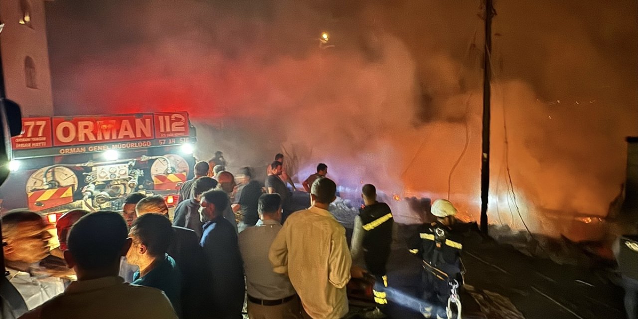 Sinop'ta 2 ev ve bir ambar yandı