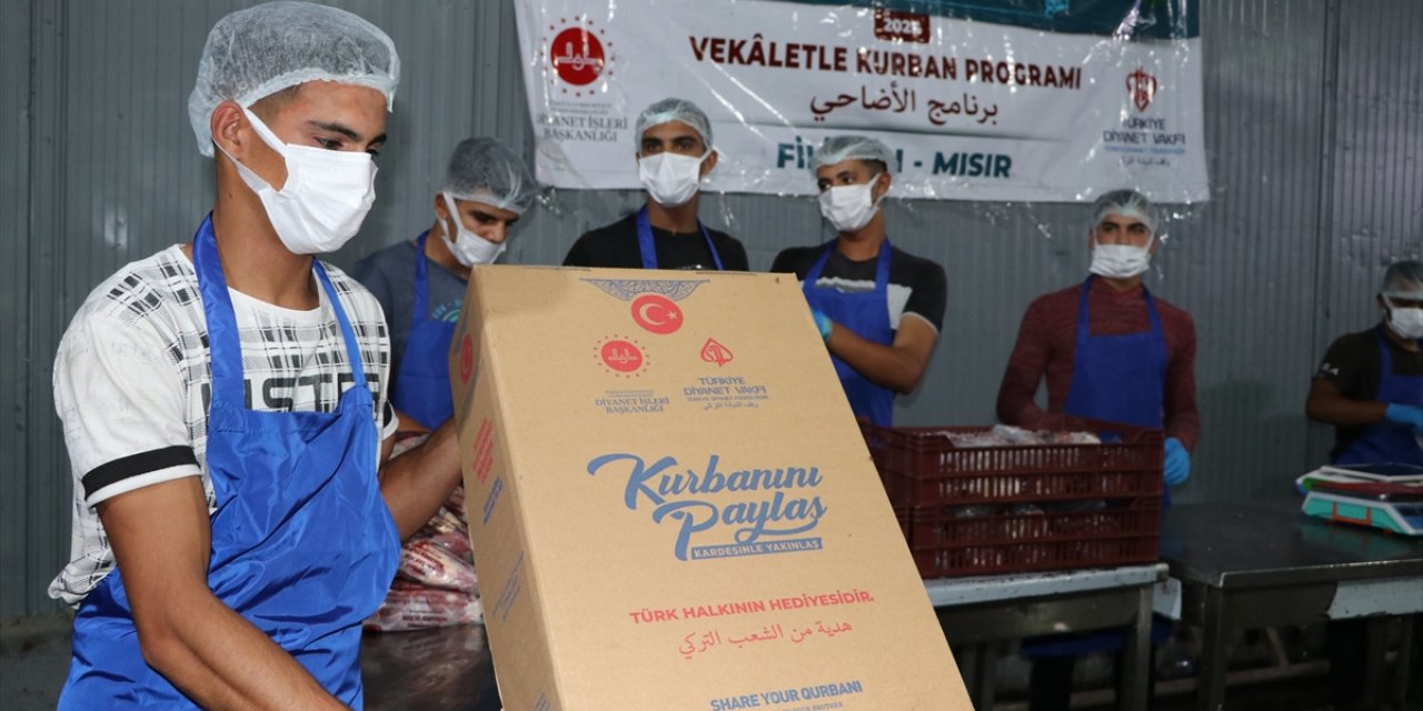 TDV'nin Filistinlilere dağıtacağı kurban etleri 10 günde paketlenecek