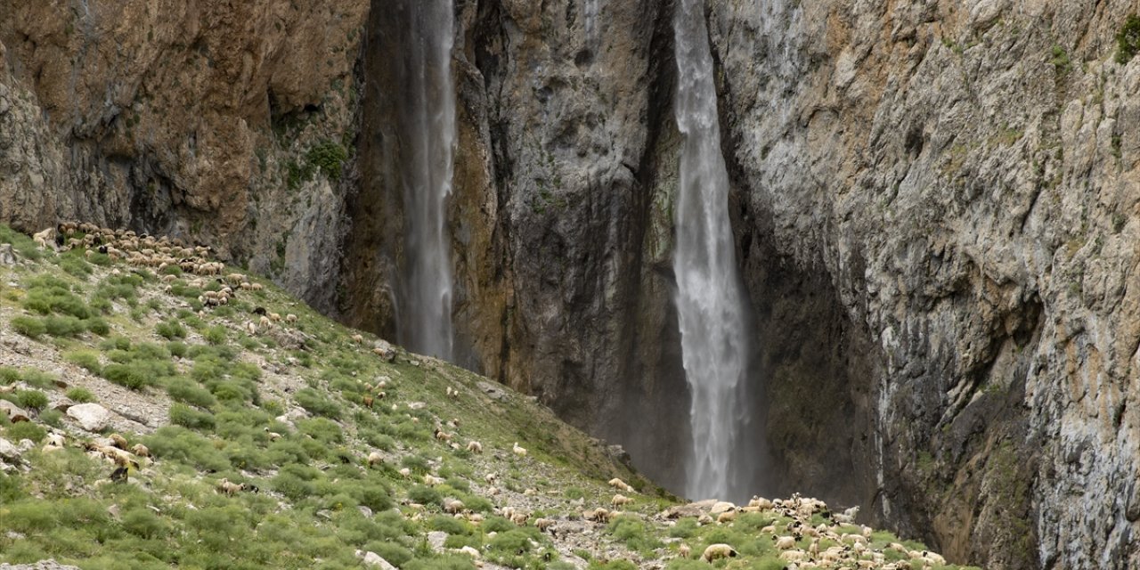 Tunceli'de 20 kilometrelik yürüyüşle ulaşılan saklı güzellik