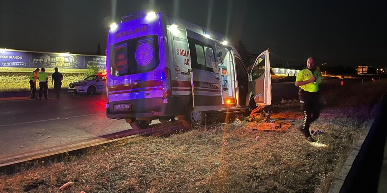 Malatya'da hasta taşıyan ambulans kaza yaptı, 3 kişi yaralandı