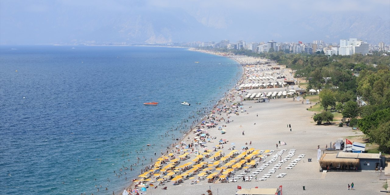 Antalya'da sıcak hava ve nem etkili oluyor