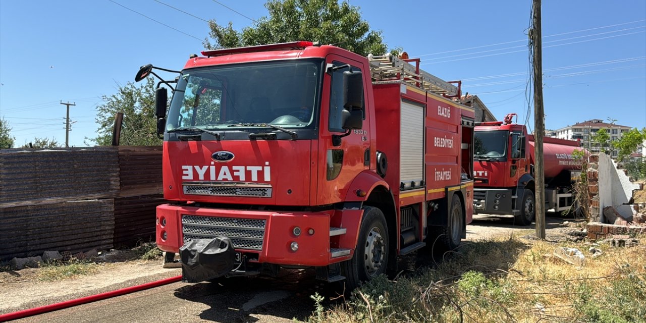 Elazığ'da ahırda çıkan yangında 15 küçükbaş telef oldu