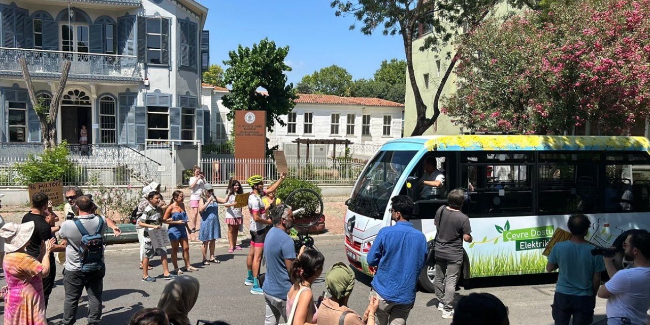 Adalar'da İETT'ye minibüs tepkisi sürüyor