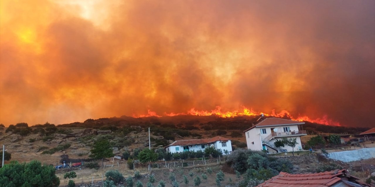 GÜNCELLEME - Manisa Salihli'de çıkan orman yangınına müdahale ediliyor