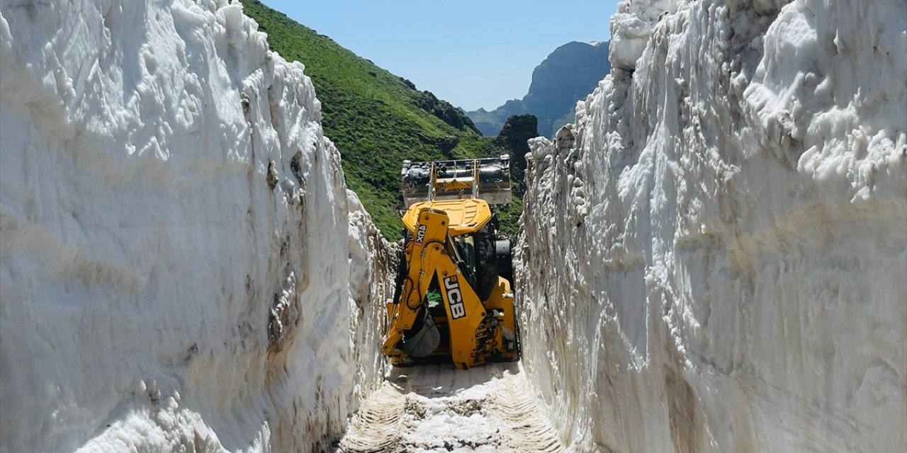 Şırnak'ta yaylalarda kar temizleme çalışması yapıldı