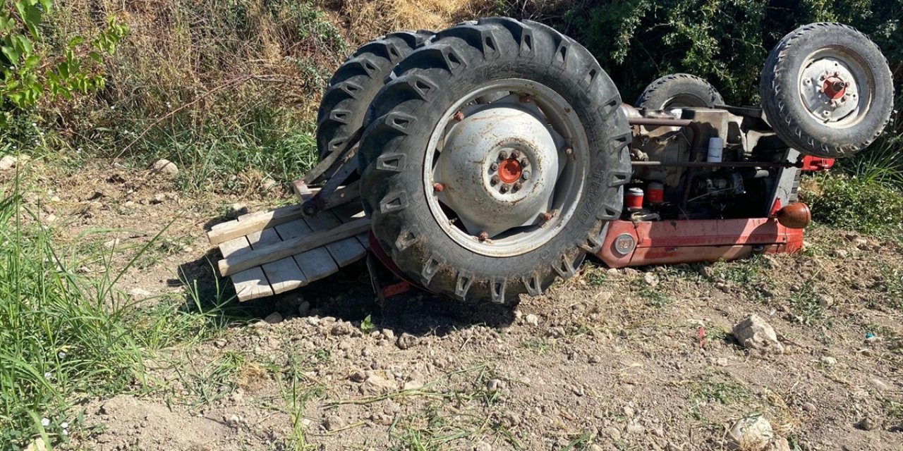 Malatya'da traktörün devrildiği kazada 4 kişi yaralandı