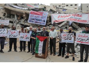 Gazze'de "Kilometrelerce Gülücük" kafilesinden enkaz ortasında eylem