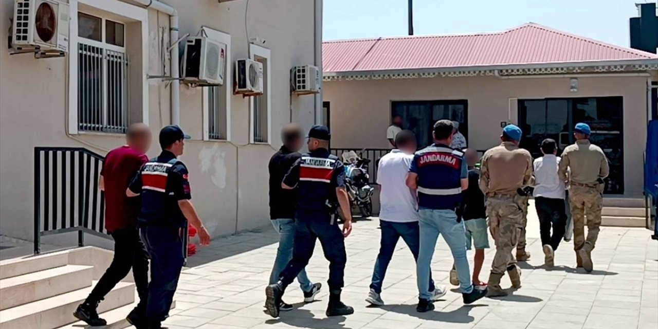 Mersin'de kadınları fuhşa zorladıkları iddiasıyla 8 zanlı tutuklandı