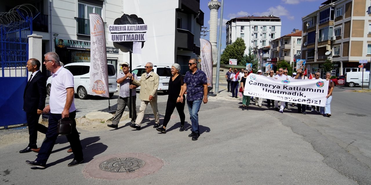 Çamerya katliamının 80. yılında Yunanistan'ın Edirne Konsolosluğu önüne siyah çelenk