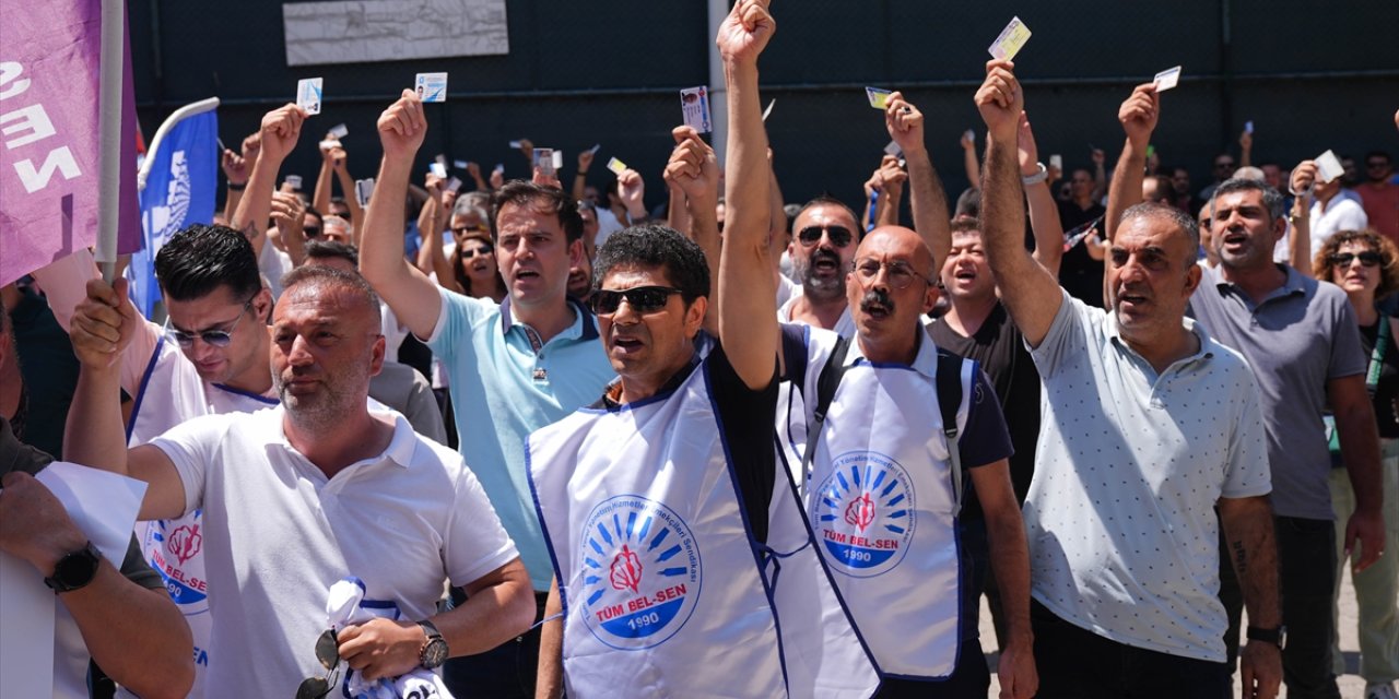 İzmir Büyükşehir Belediyesi memurları eylemlerini sürdürüyor