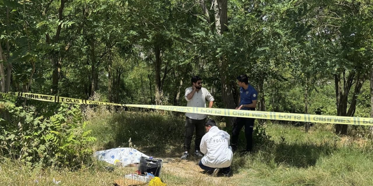 Esenyurt'ta boş arazide kadın cesedi bulundu