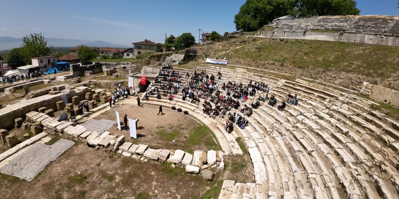 Düzce'deki Prusias Ad Hypium Antik Kenti, bayram tatilinde 3 bin kişiyi ağırladı