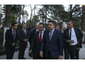 "Bu millet hiç kimsenin esareti altına girmez"