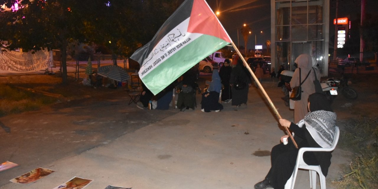 ABD Adana Konsolosluğu önünde Gazze'ye destek için oturma eylemi