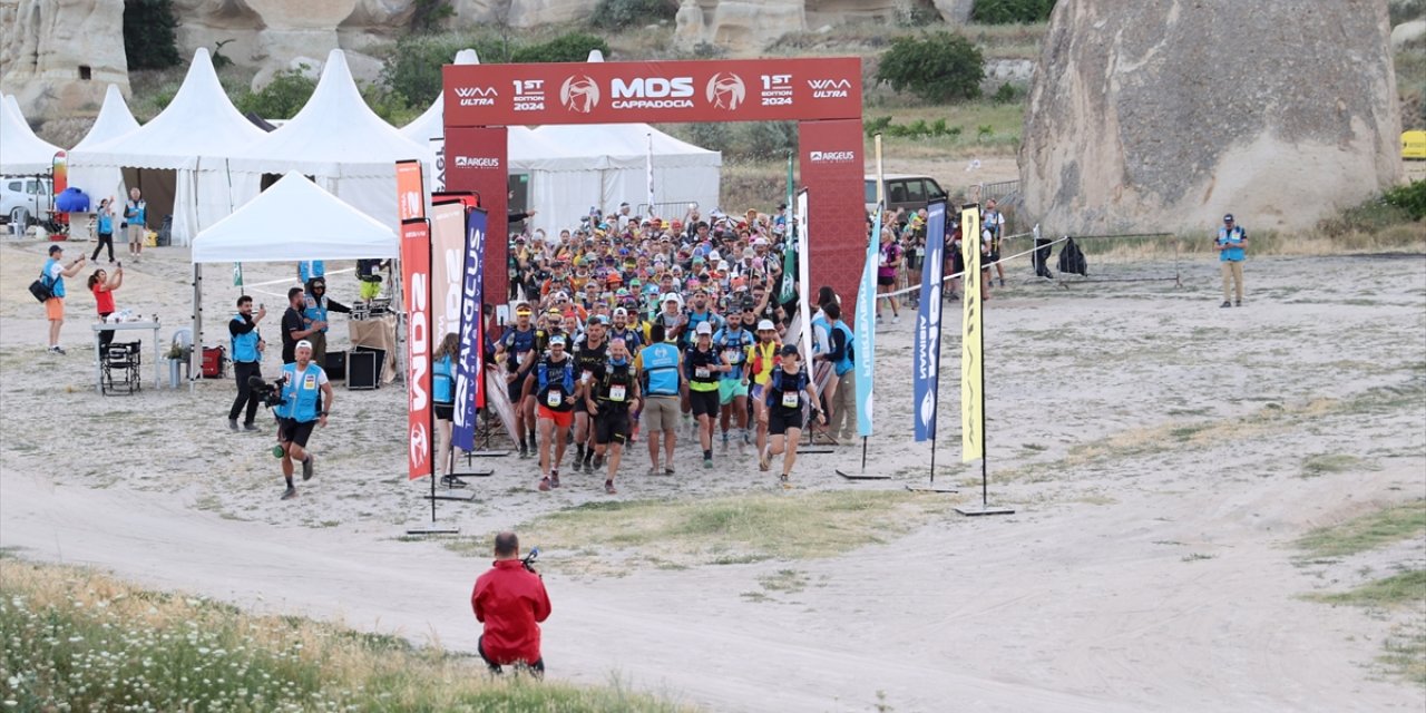 Kapadokya Çöl Maratonu'nda 30 kilometrelik koşu başladı