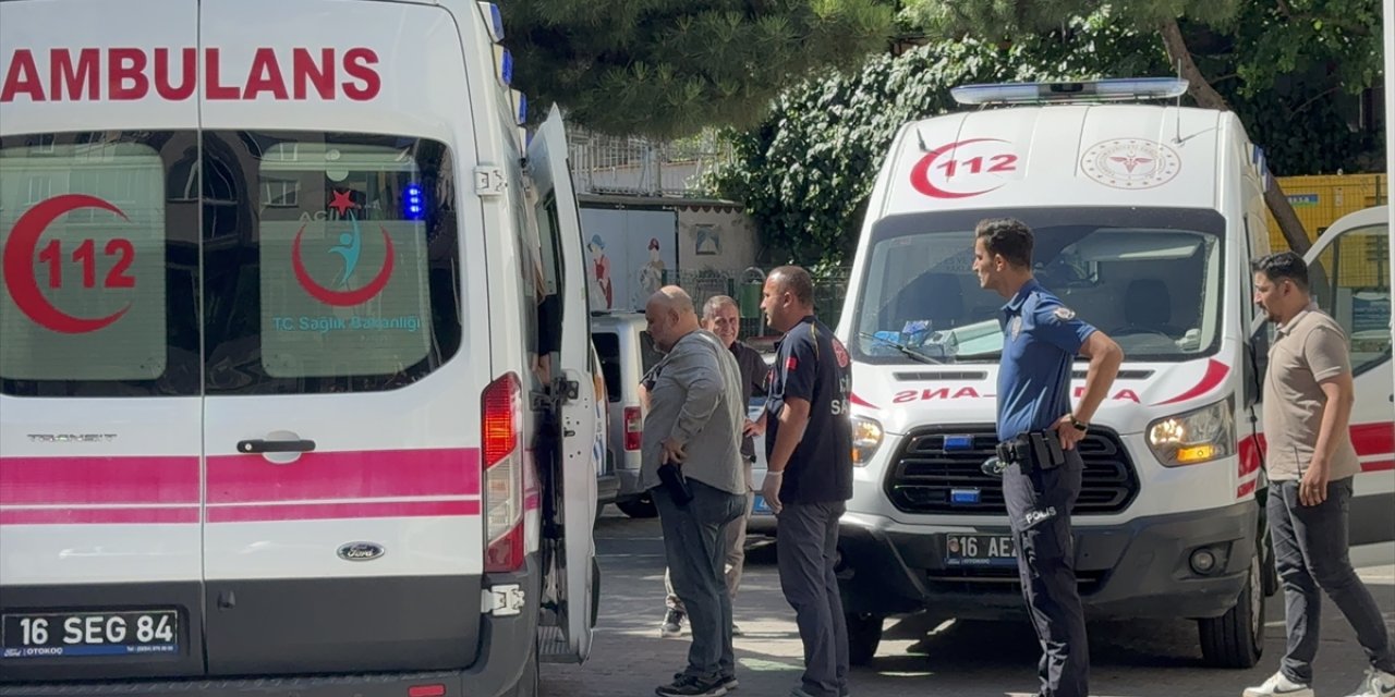 Bursa'da boşanma aşamasındaki eşini ve taksi şoförünü tabancayla yaralayan kişi aranıyor