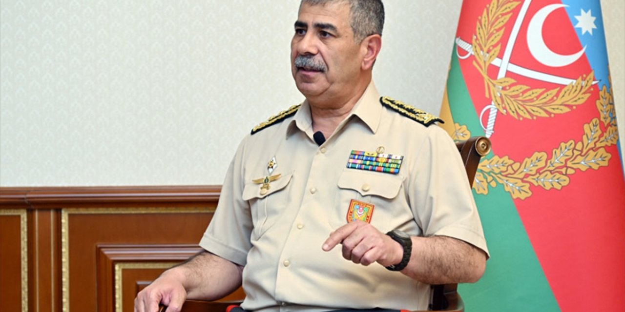 Azerbaycan Savunma Bakanı Hasanov, Türkiye ile askeri ilişkileri değerlendirdi: