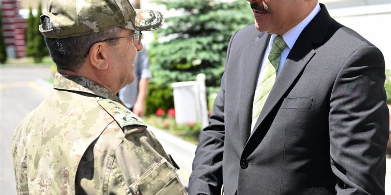 Kara Kuvvetleri Komutanı Orgeneral Bayraktaroğlu, Erzurum Valiliğini ziyaret etti
