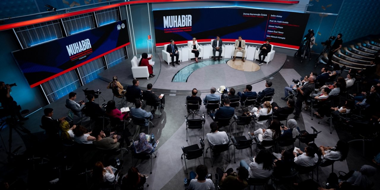 "Muhabir: Dijital Dönemde Haberciliği Yeniden Düşünmek Forumu"nda gazetecilikteki gelişmeler tartışıldı