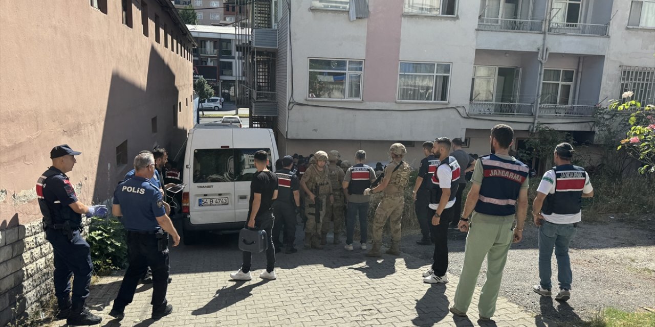 Sakarya'da göçmen kaçakçılığı operasyonunda 21 şüpheli gözaltına alındı