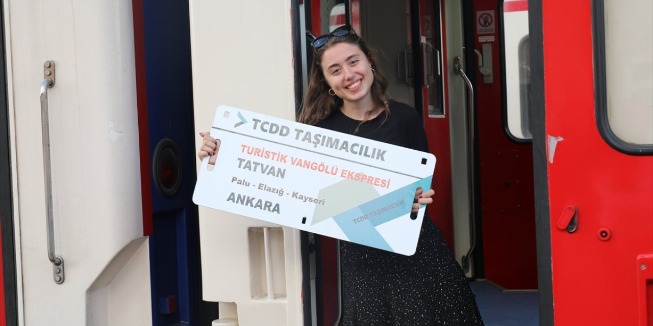 "Turistik Tatvan Treni" yolcuları Ankara'ya uğurlandı