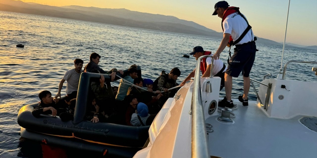 İzmir açıklarında 61 düzensiz göçmen kurtarıldı, 51 yabancı uyruklu yakalandı