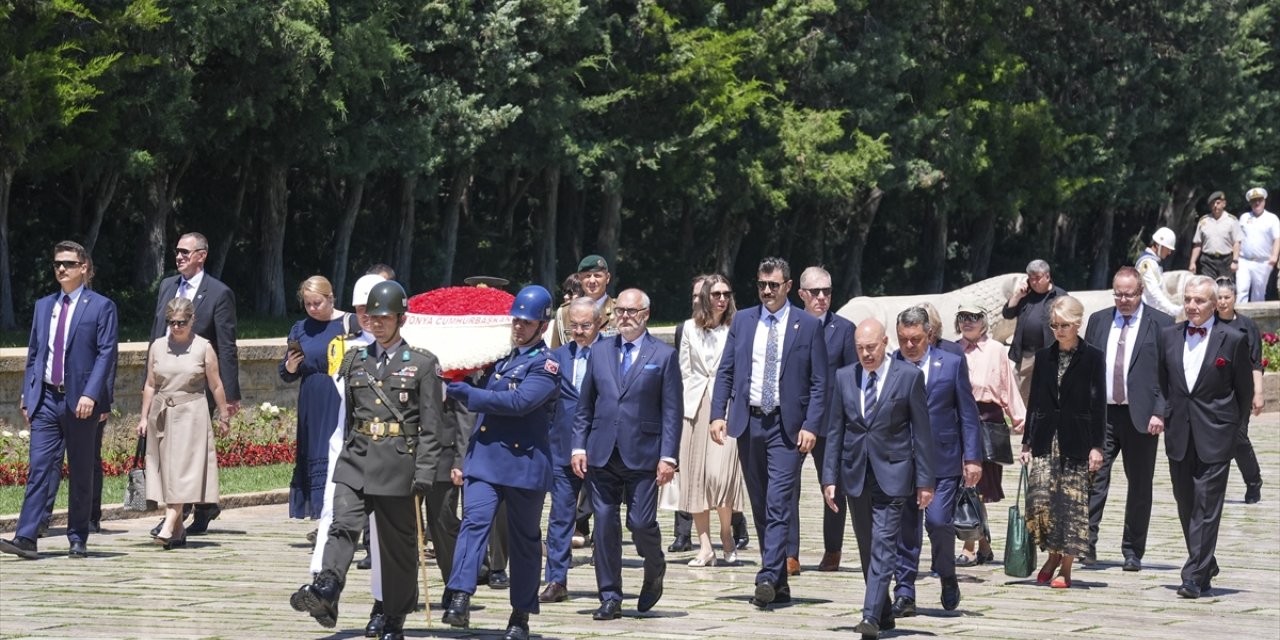 Estonya Cumhurbaşkanı Karis Anıtkabir'i ziyaret etti