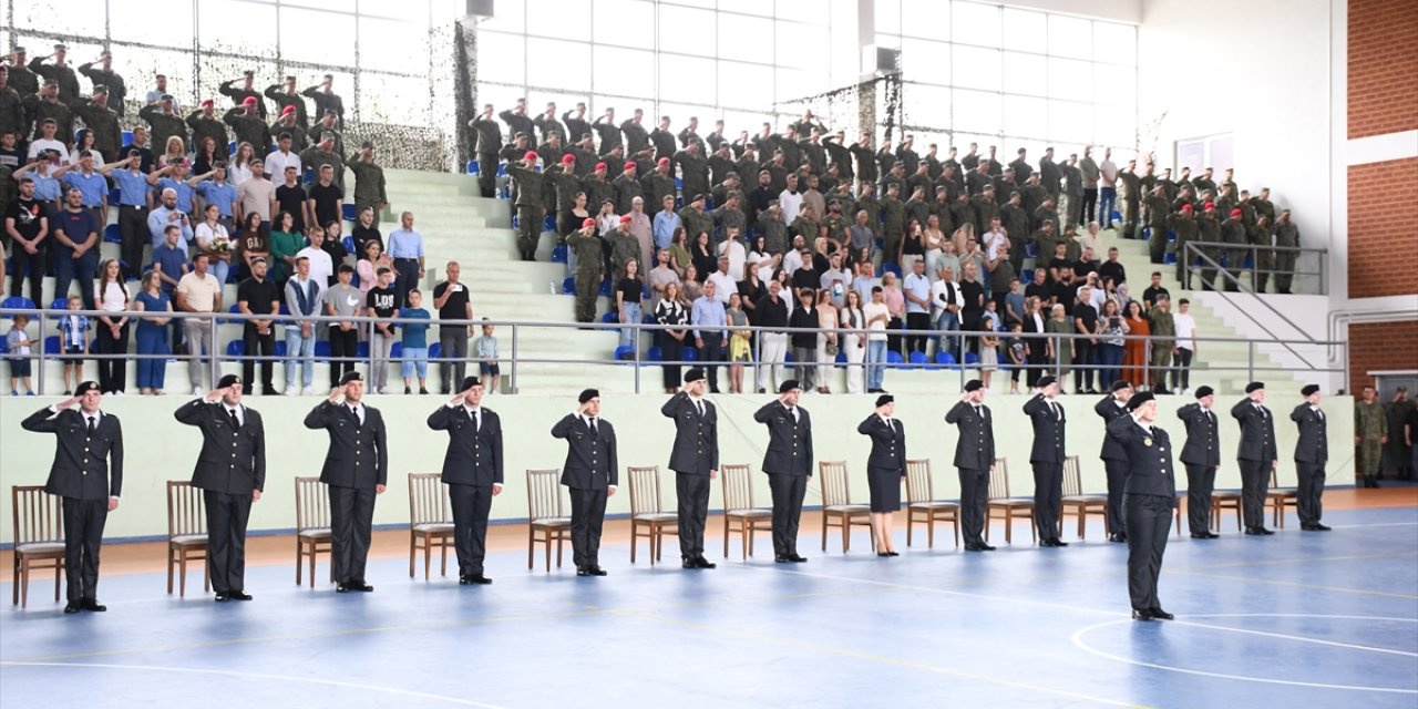 Kosova Güvenlik Gücü Savunma Akademisinden 16 öğrenci törenle mezun oldu