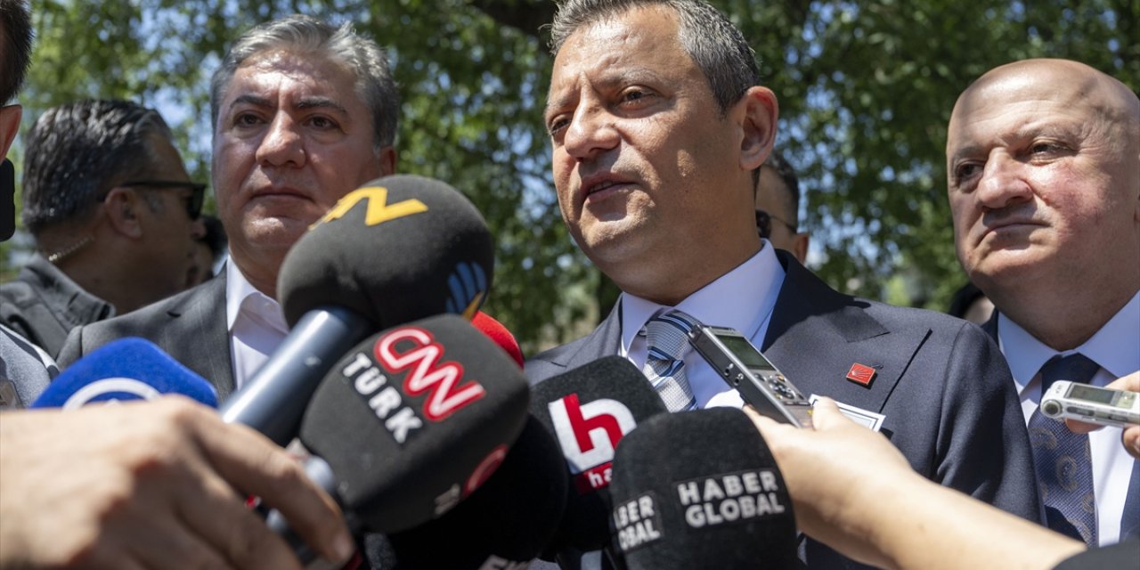 CHP Genel Başkanı Özel, Meclis'te gazetecilerin sorularını yanıtladı:
