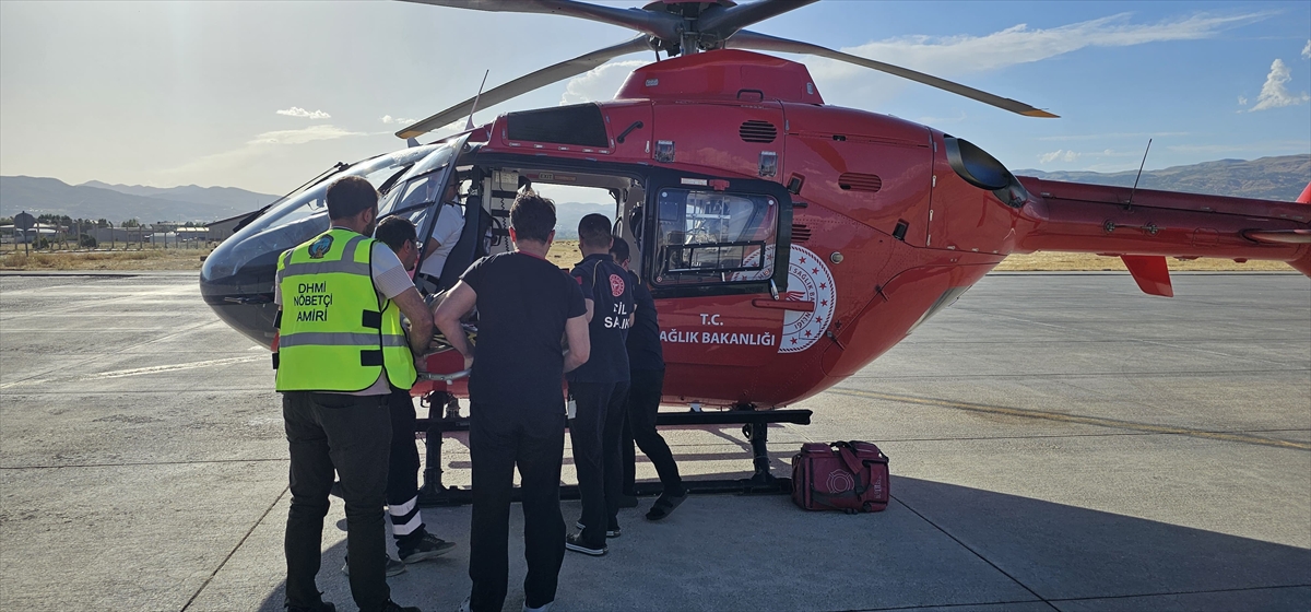 Bingöl'de ambulans helikopter 76 yaşındaki hasta için havalandı
