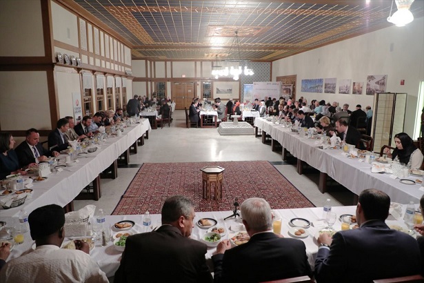 Büyükelçi Kılıç'tan Amerika Diyanet Merkezinde iftar
