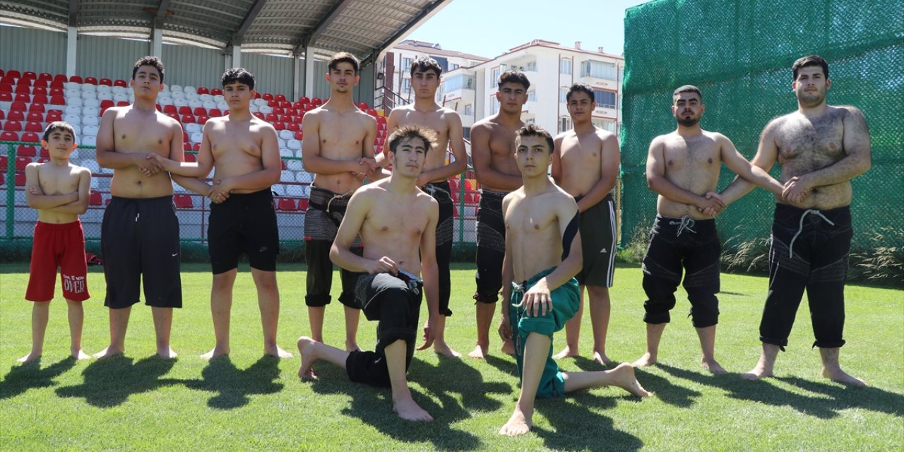 Okullar arası Türkiye şampiyonu güreşçi Mustafa, gözünü Kırkpınar'a dikti