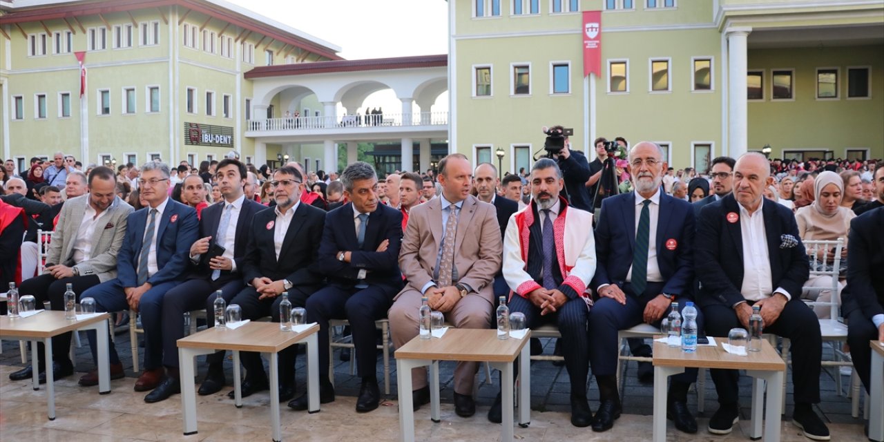 Üsküp’teki Uluslararası Balkan Üniversitesinde mezuniyet heyecanı