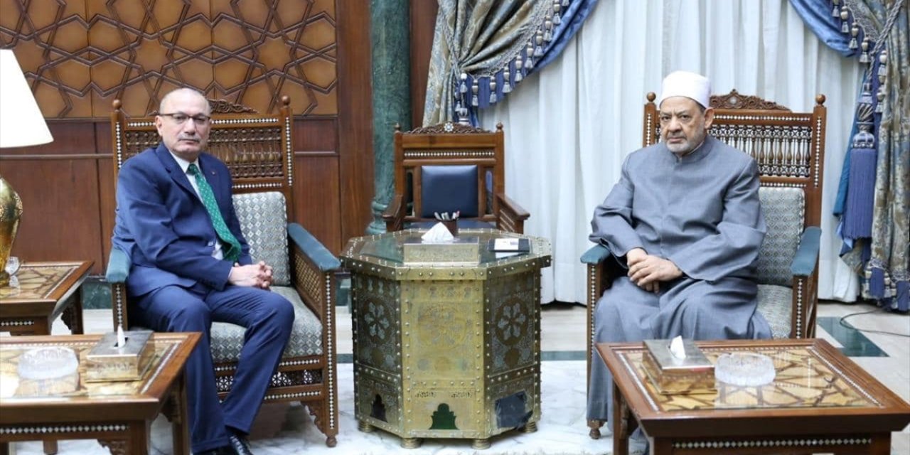 Türkiye'nin Kahire Büyükelçisi Şen, Ezher Şeyhi Tayyib ile görüştü