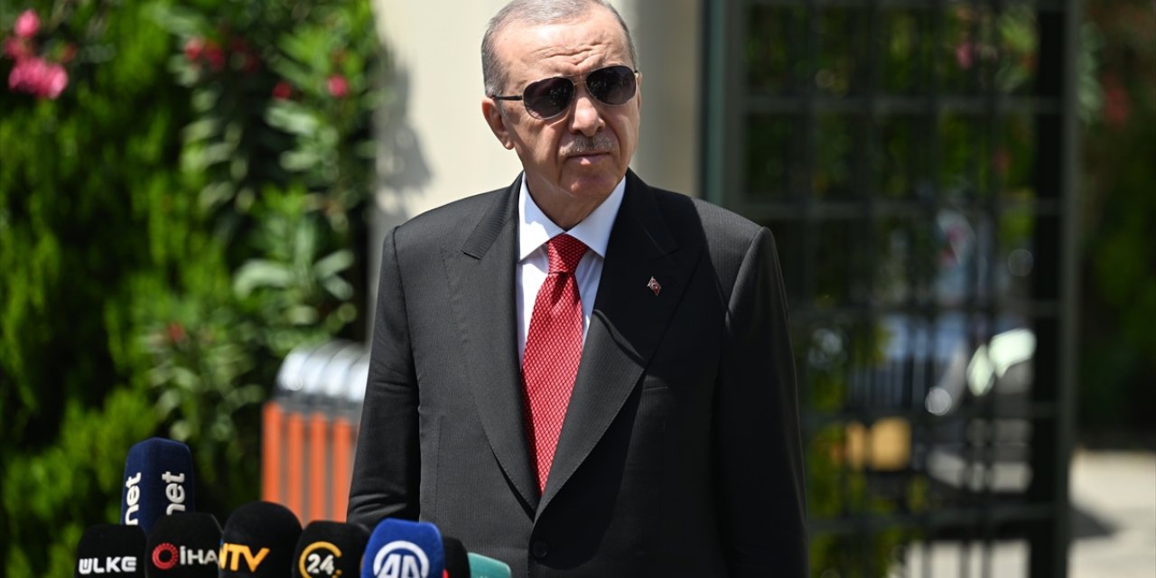 Cumhurbaşkanı Erdoğan, cuma namazını Üsküdar'daki Hz. Ali Camisi'nde kıldı