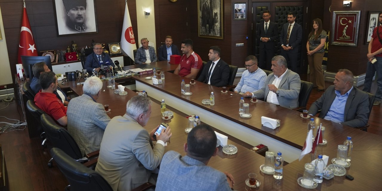 Taha Akgül'ün adını taşıyacak karakucak güreş turnuvasının basın toplantısı düzenlendi