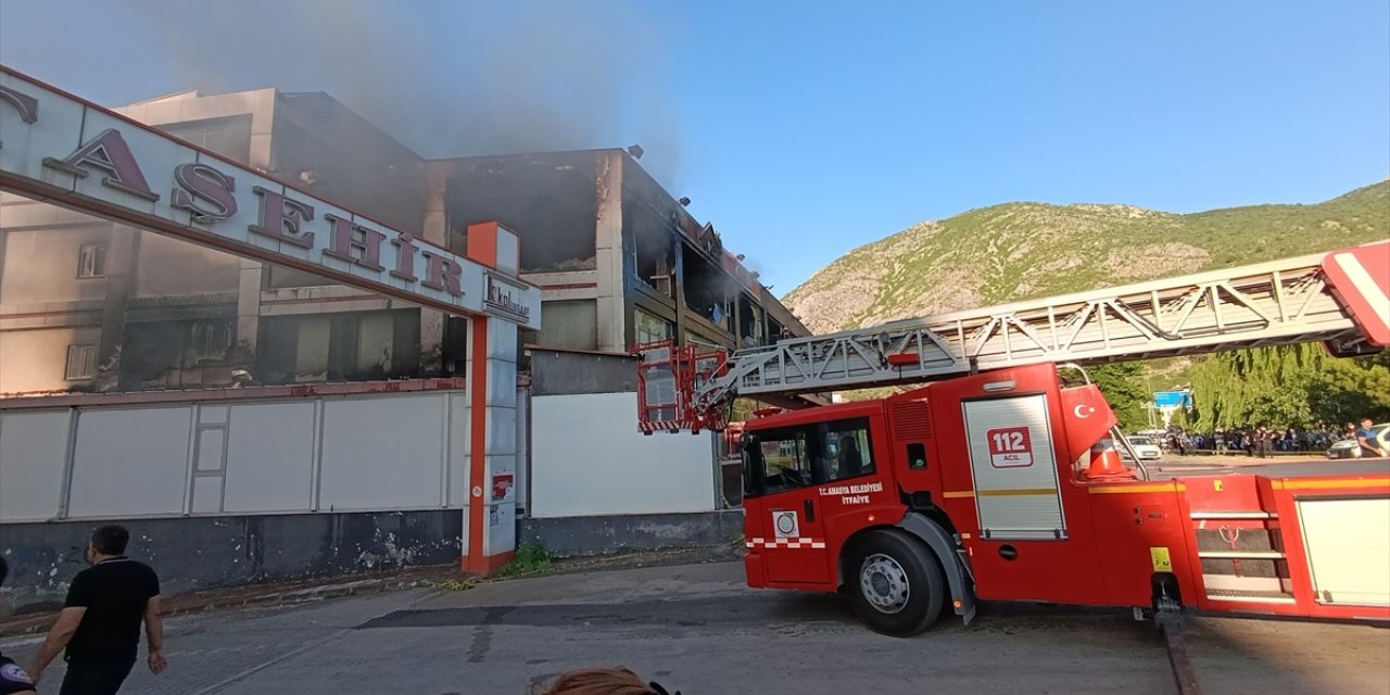 Amasya'da bir AVM'de çıkan yangın kontrol altına alındı