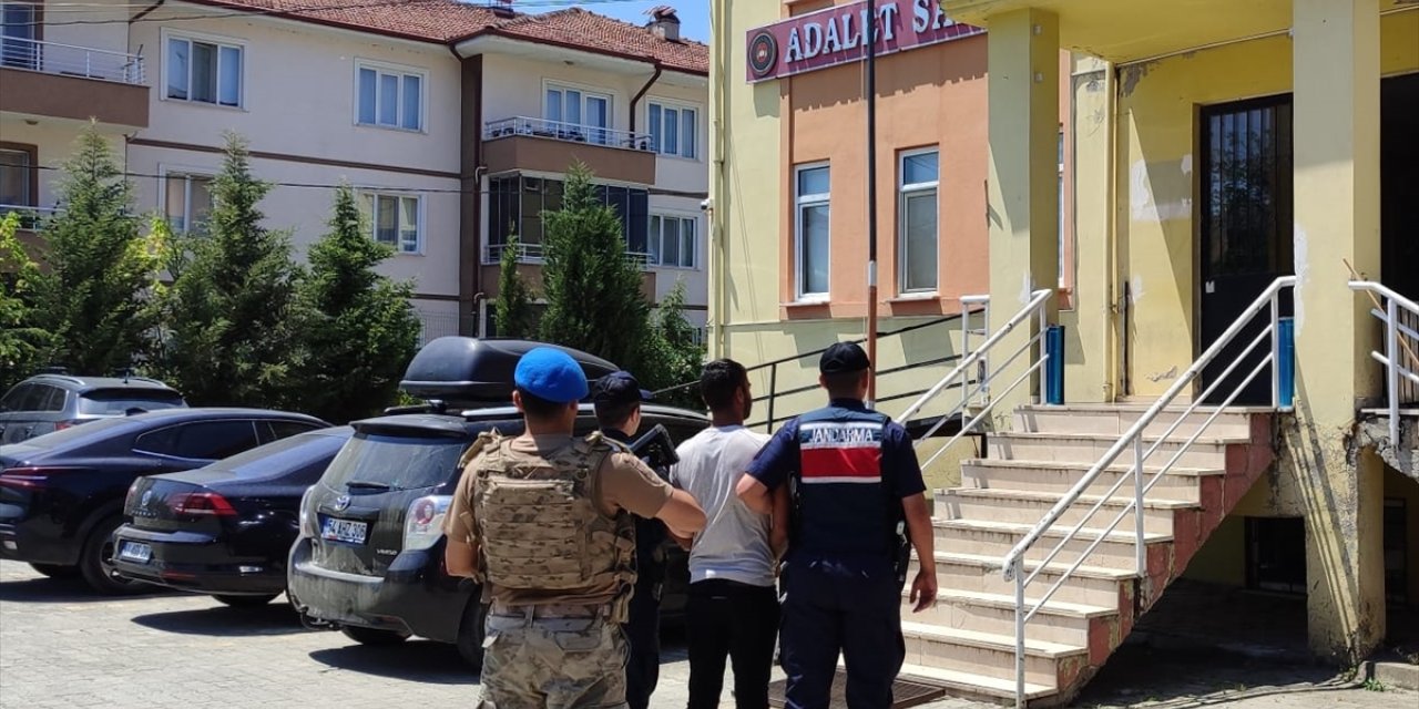 Sakarya'da göçmen kaçakçılığı operasyonunda yakalanan 13 şüpheli tutuklandı