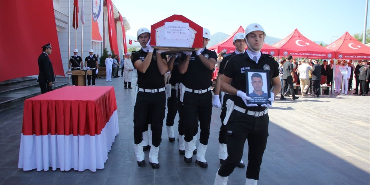 GÜNCELLEME - Kocaeli'de trafik kazasında şehit olan polis için tören düzenlendi
