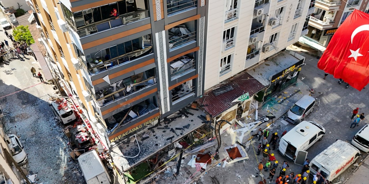 GÜNCELLEME - İzmir'de bir lokantada patlama meydana geldi, 4 kişi öldü