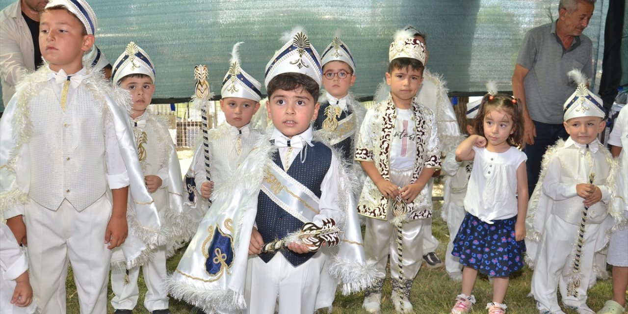 Kahramanmaraş'ta depremzede 300 çocuk için sünnet şöleni düzenlendi