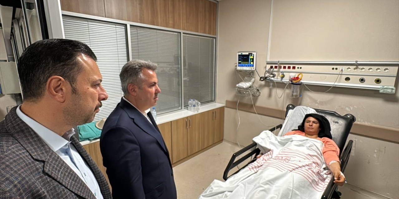 İzmir Valisi Elban, hastanedeki yaralıları ziyaret etti