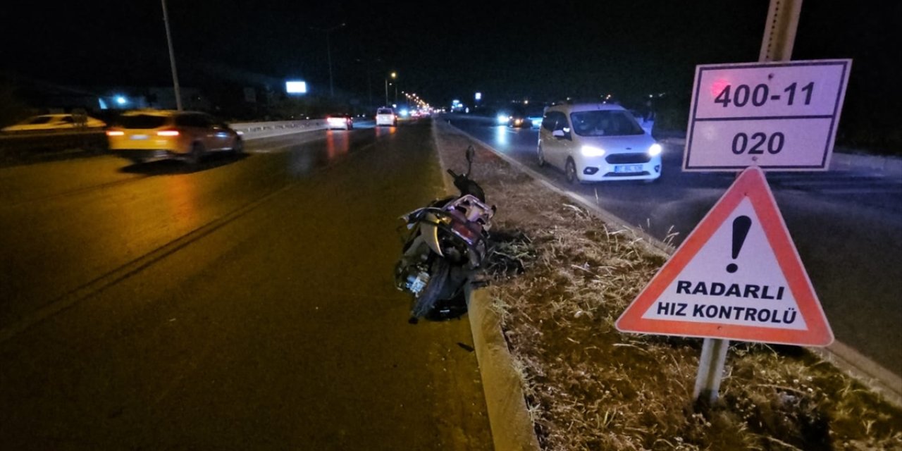 Antalya'da otomobille çarpışan motosikletin sürücüsü öldü