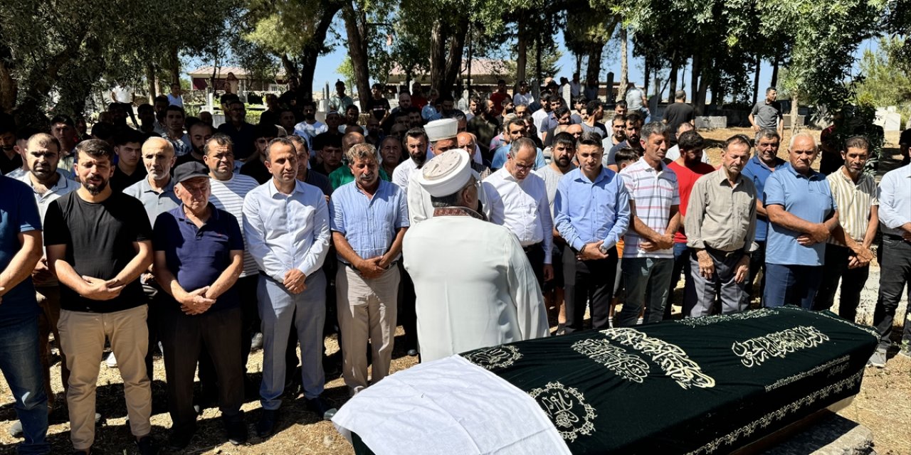 İzmir'deki patlamada yaşamını yitiren Havin Ergin'in cenazesi toprağa verildi
