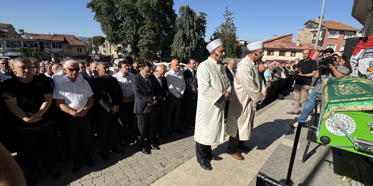 Gazeteci İsmail Küçükkaya'nın annesinin cenazesi Kütahya'da defnedildi