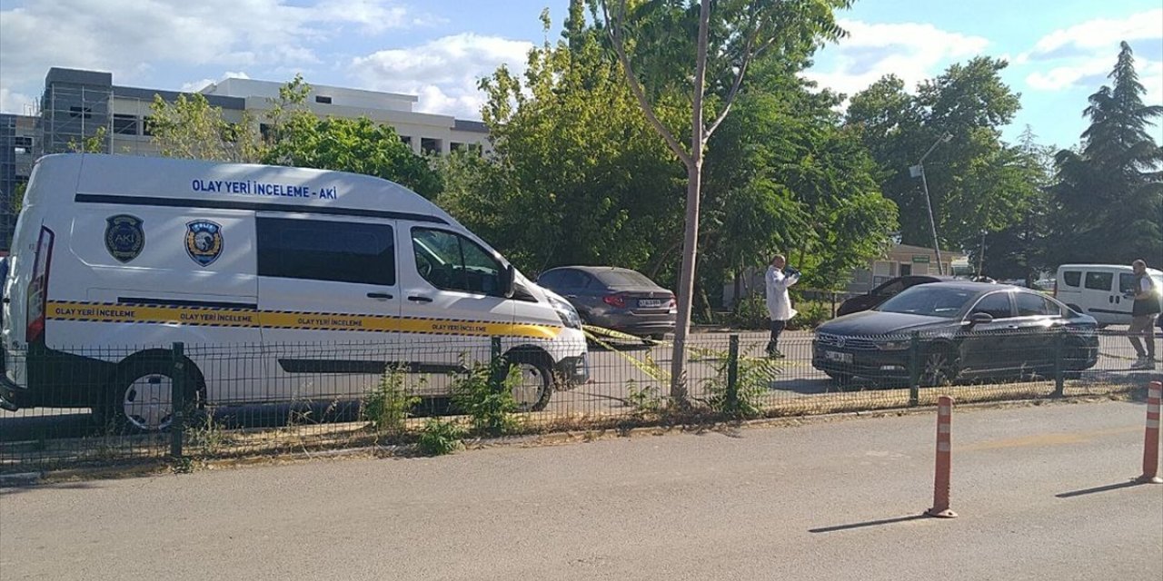 Kocaeli'de "dur" ihtarına uymayan otomobildeki kişi polisin açtığı ateş sonucu yaralandı