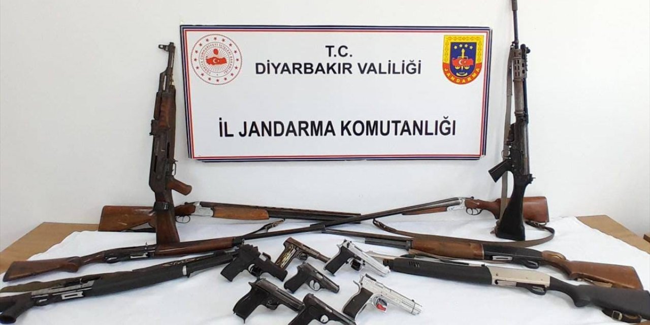 Diyarbakır'da düzenlenen operasyonda 15 silah ele geçirildi