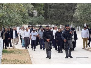 Fanatik Yahudilerden Mescid-i Aksa'ya baskın